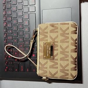 Michael Kors Wristlet Wallet
